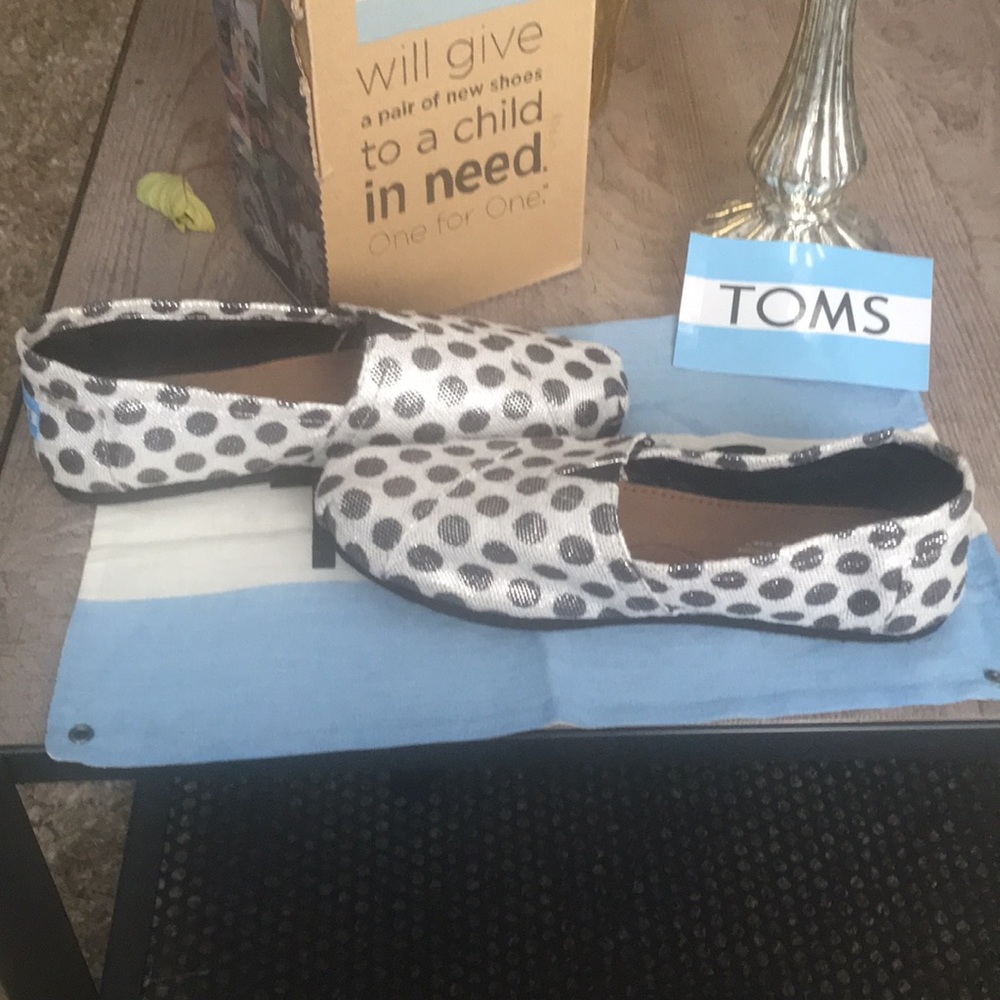 TOMS - Picture 3 of 4